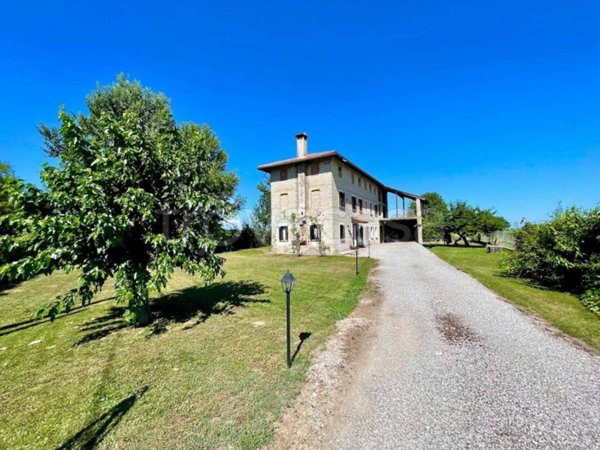 casa indipendente in vendita a Valvasone Arzene in zona Valvasone