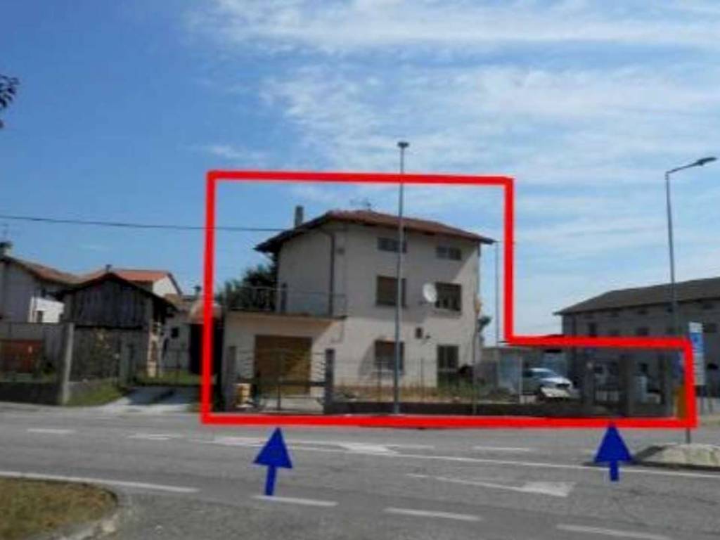 casa indipendente in vendita a Valvasone Arzene in zona Valvasone