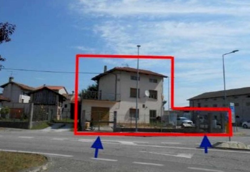 casa indipendente in vendita a Valvasone Arzene in zona Valvasone