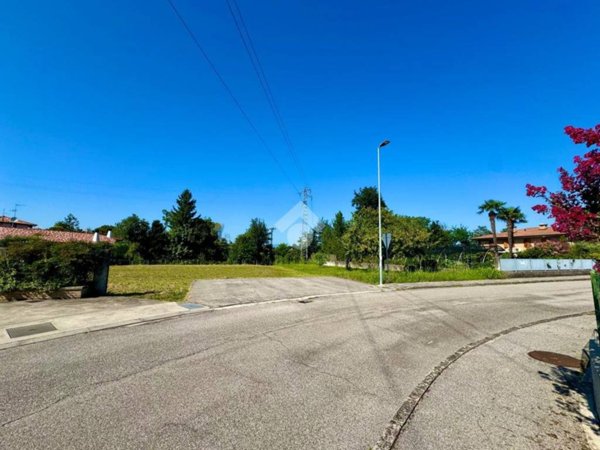 terreno agricolo in vendita a Valvasone Arzene in zona Valvasone