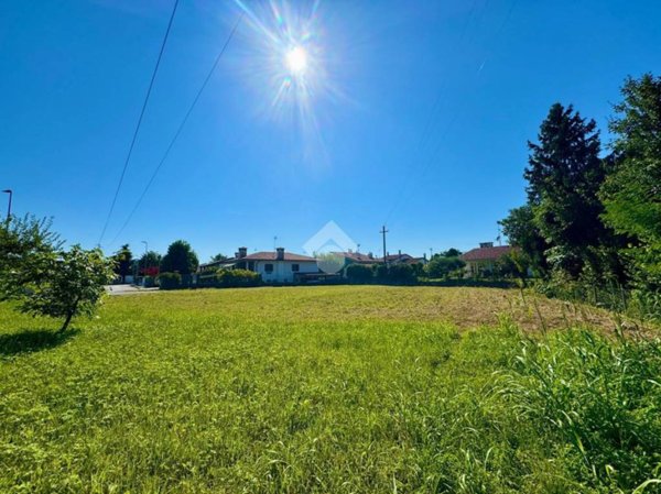 terreno edificabile in vendita a Valvasone Arzene