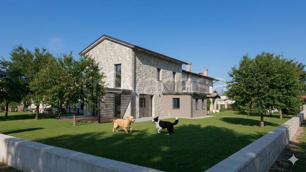 casa indipendente in vendita a Valvasone Arzene in zona Valvasone