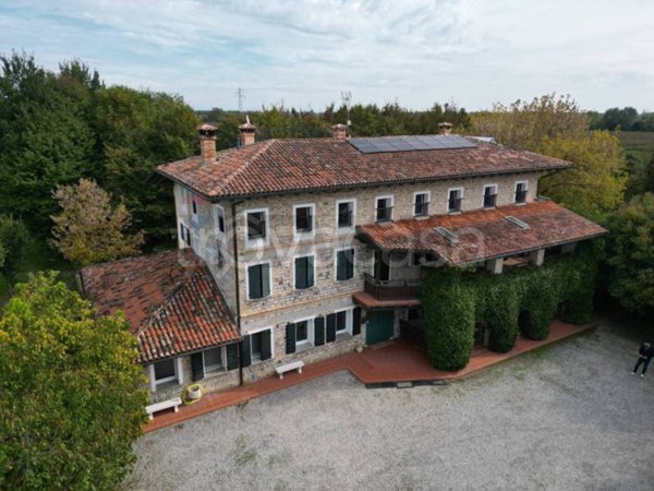 casa indipendente in vendita a Valvasone Arzene in zona Valvasone