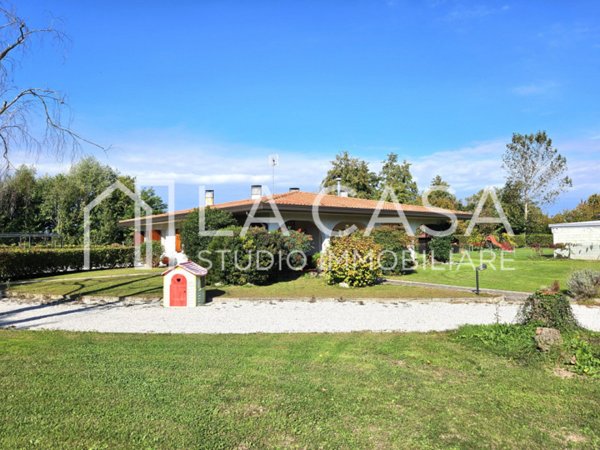 casa indipendente in vendita a Valvasone Arzene in zona Valvasone