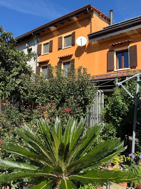 casa indipendente in vendita a Valvasone Arzene in zona Valvasone