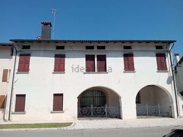 casa indipendente in vendita a Valvasone Arzene in zona Valvasone