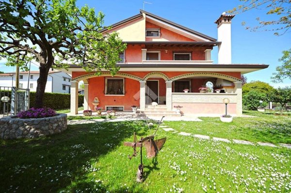 casa indipendente in vendita a Valvasone Arzene in zona Valvasone