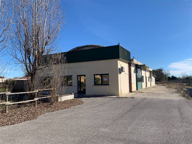 locale commerciale in vendita a Valvasone Arzene