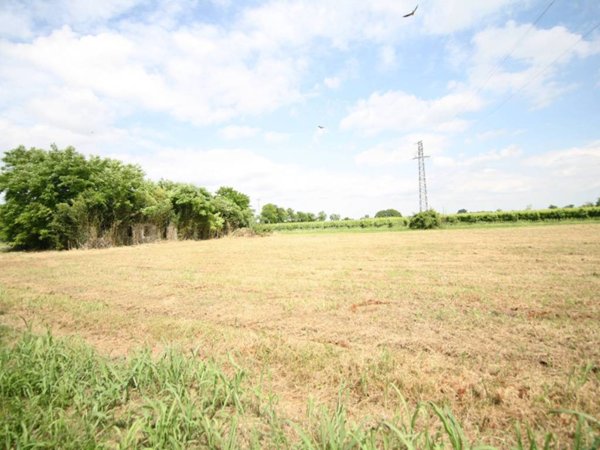 terreno edificabile in vendita a Valvasone Arzene in zona Sassonia