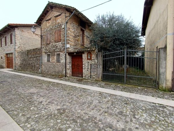 appartamento in vendita a Valvasone Arzene in zona Valvasone