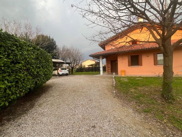 casa indipendente in vendita a Valvasone Arzene