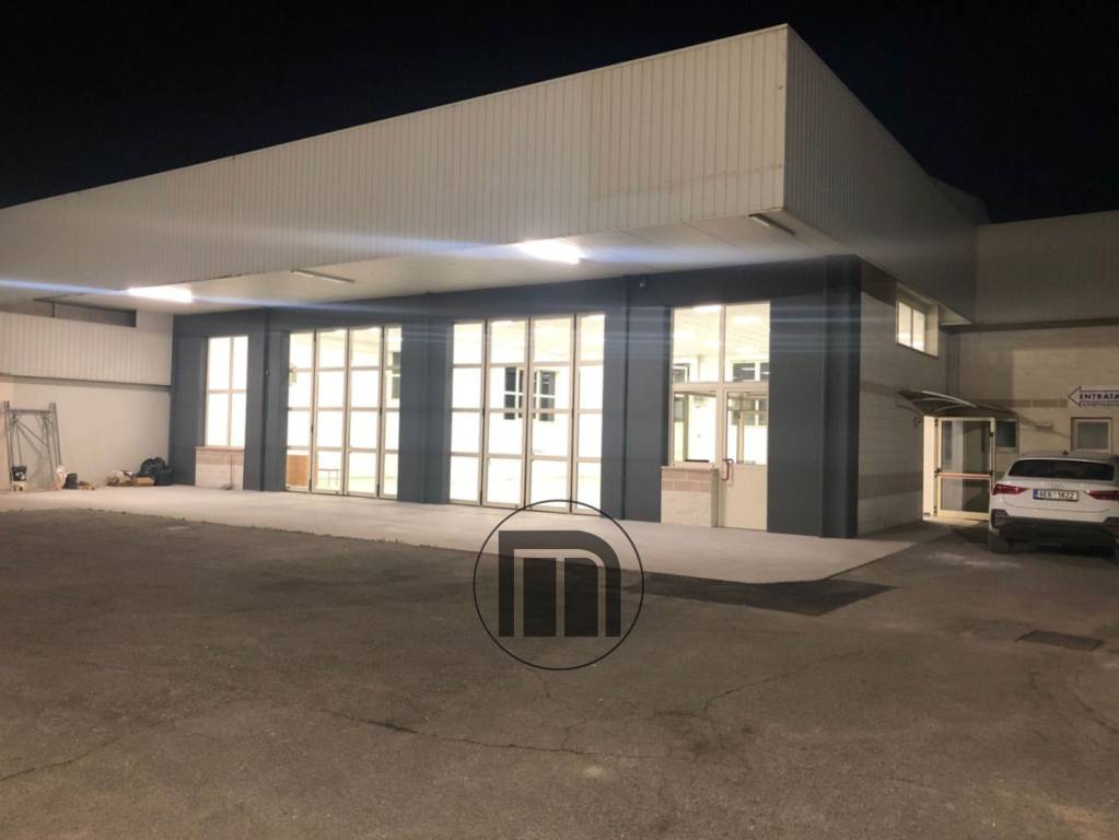 locale commerciale in vendita a Valvasone Arzene