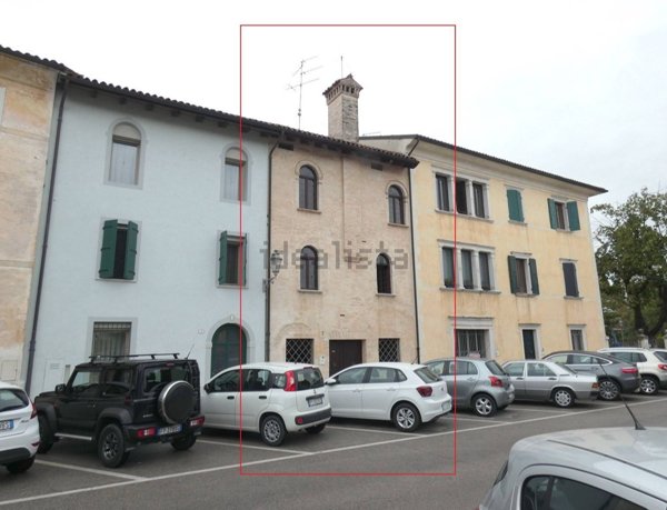 casa indipendente in vendita a Valvasone Arzene in zona Valvasone