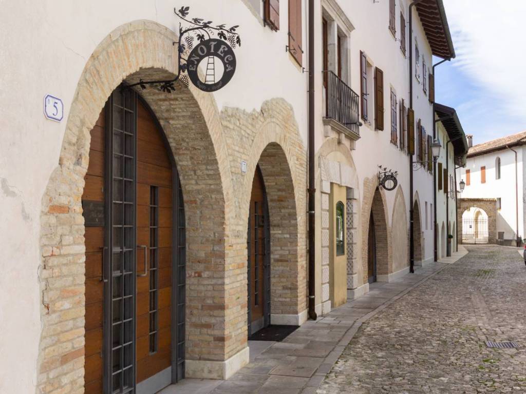 negozio in vendita a Valvasone Arzene in zona Valvasone