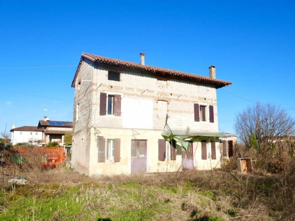 casa indipendente in vendita a Valvasone Arzene in zona Valvasone