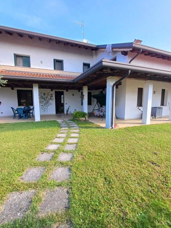 casa indipendente in vendita a Valvasone Arzene in zona San Lorenzo