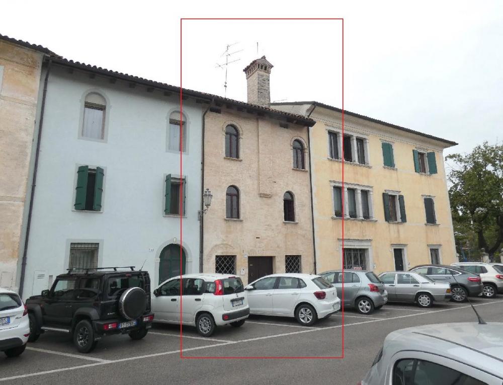 casa indipendente in vendita a Valvasone Arzene in zona Valvasone