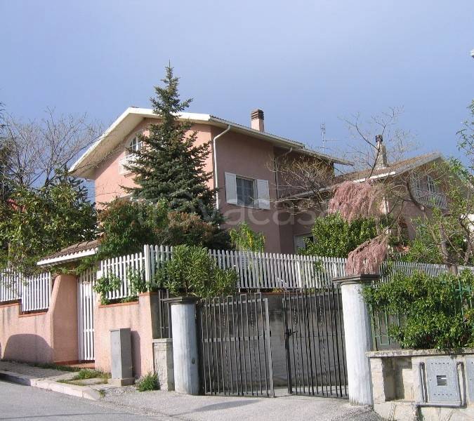 casa indipendente in vendita ad Agnone