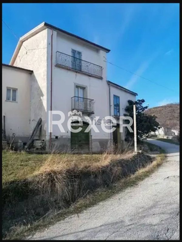 casa indipendente in vendita ad Agnone in zona Fontesambuco