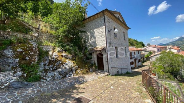 casa indipendente in vendita a Carovilli