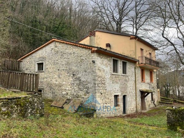 appartamento in vendita a Carovilli in zona Briccioso