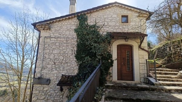 appartamento in vendita a Carovilli in zona Briccioso