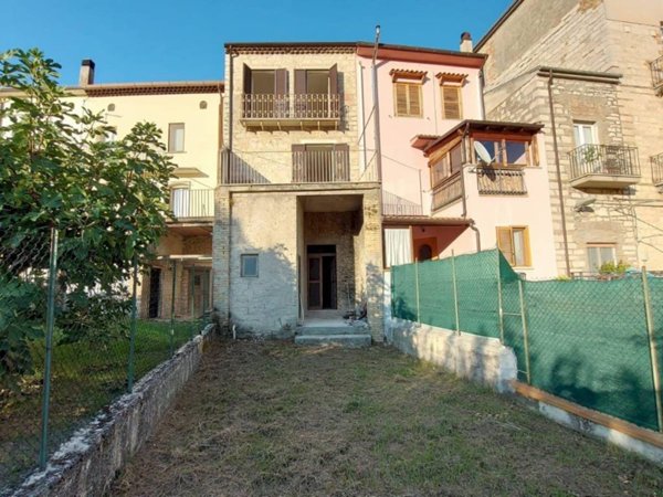 casa indipendente in vendita a Carpinone