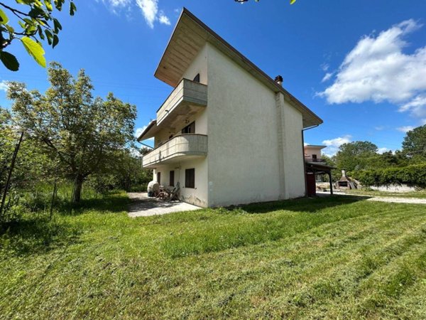 casa indipendente in vendita a Carpinone