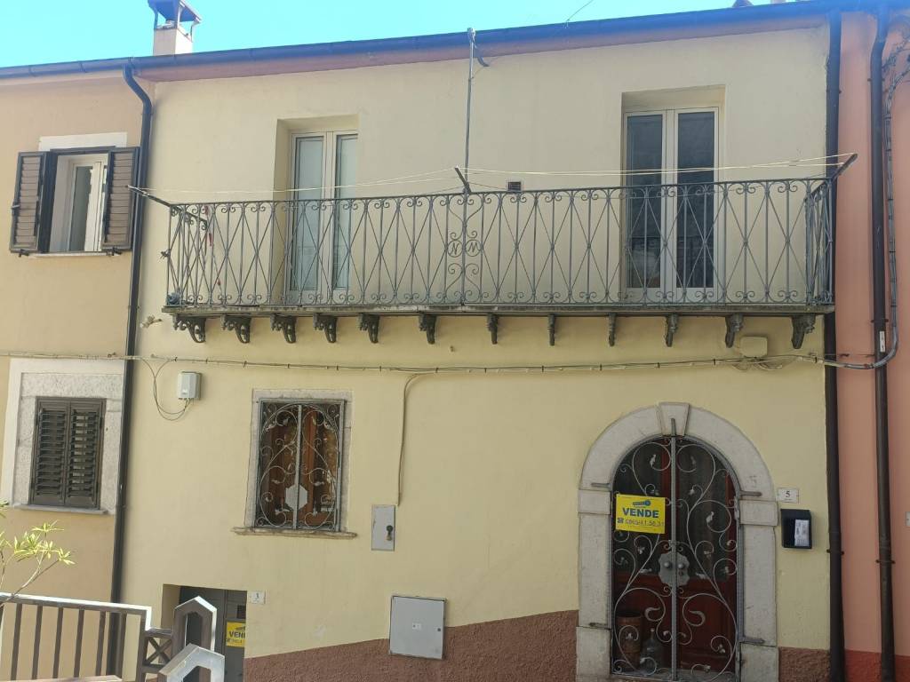 casa indipendente in vendita a Carpinone