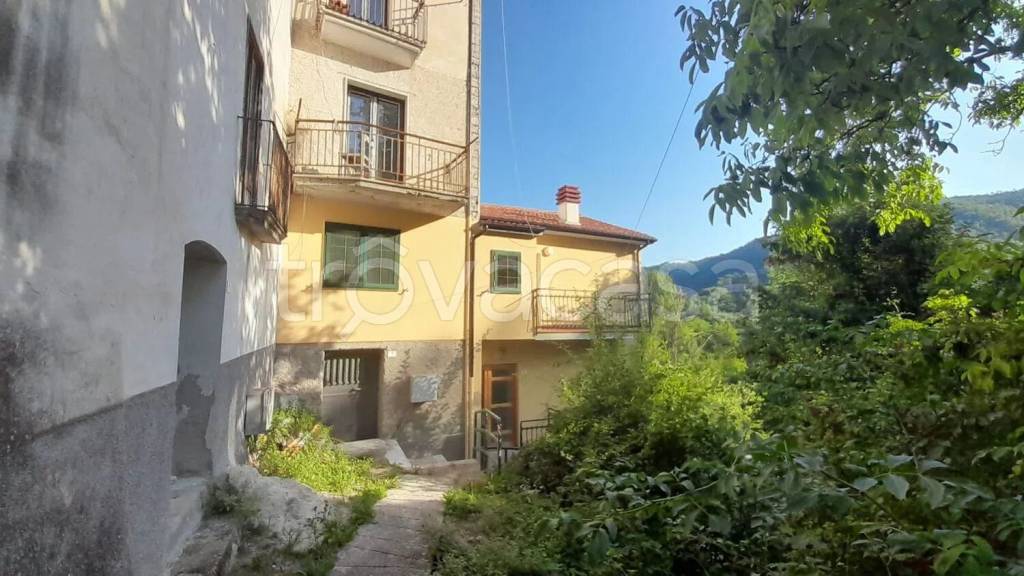 casa indipendente in vendita a Carpinone