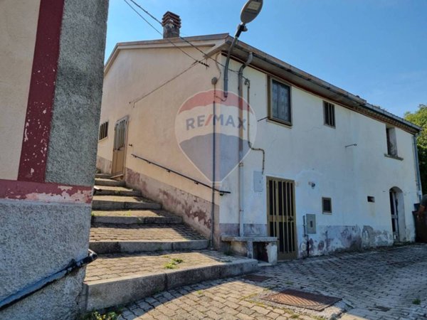 casa indipendente in vendita a Castel del Giudice