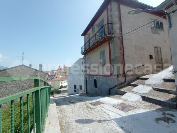 casa indipendente in vendita a Castel del Giudice