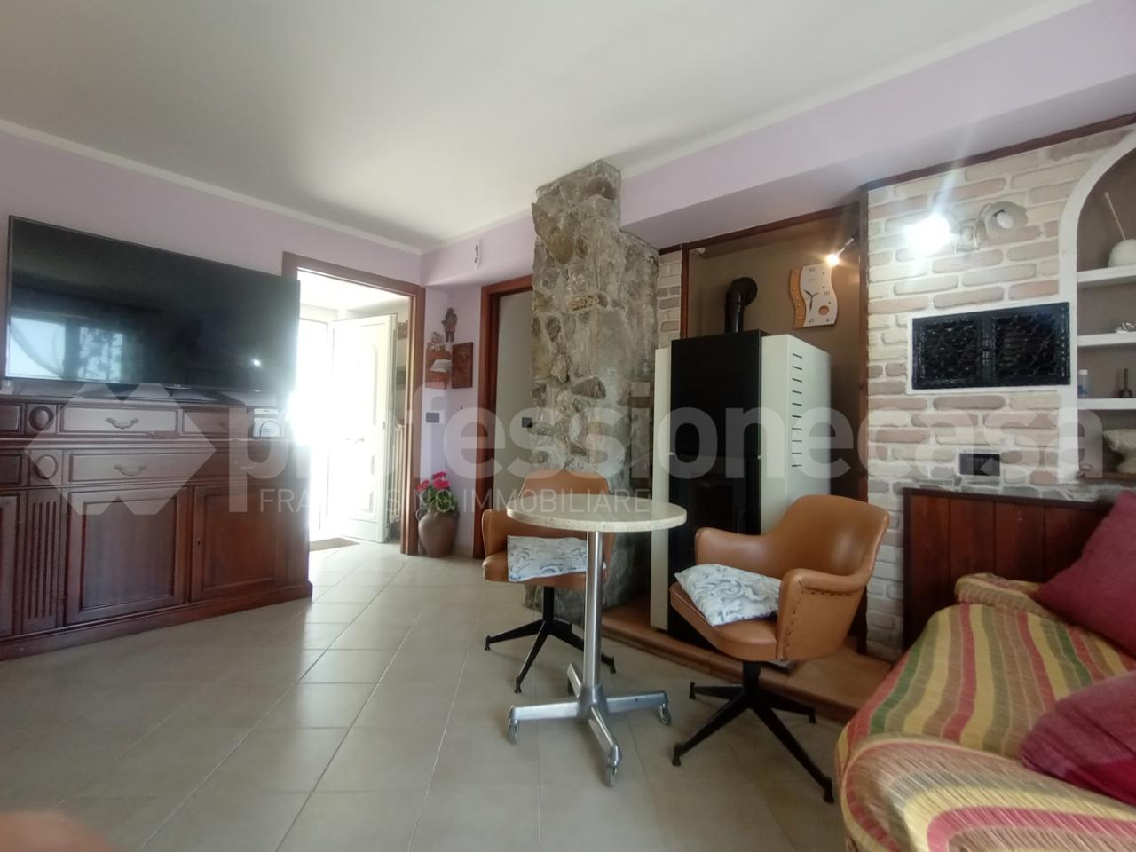 casa indipendente in vendita a Castel del Giudice