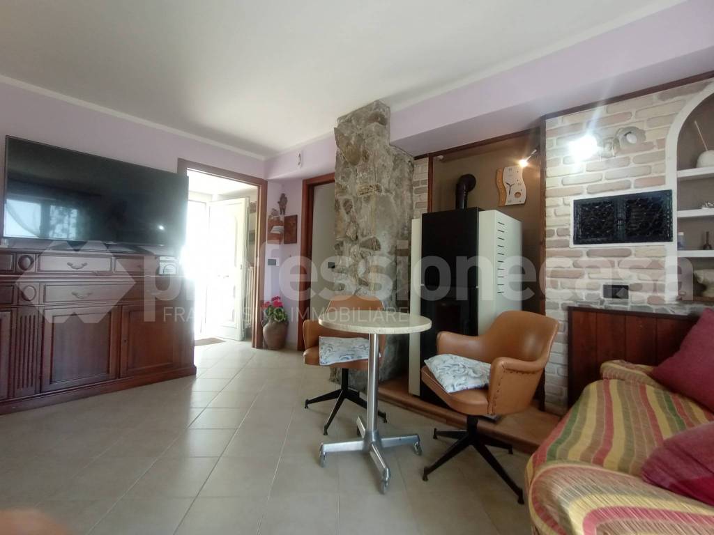 casa indipendente in vendita a Castel del Giudice