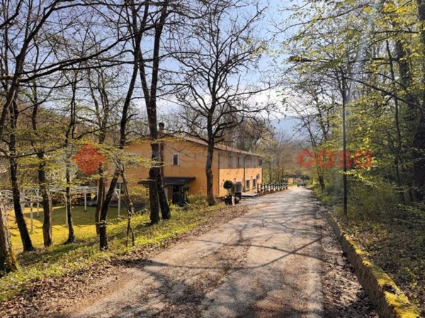 intera palazzina in vendita a Castel del Giudice