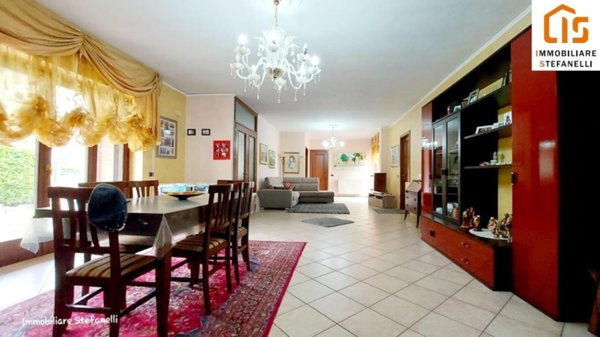 casa indipendente in vendita a Castelpetroso in zona Camere