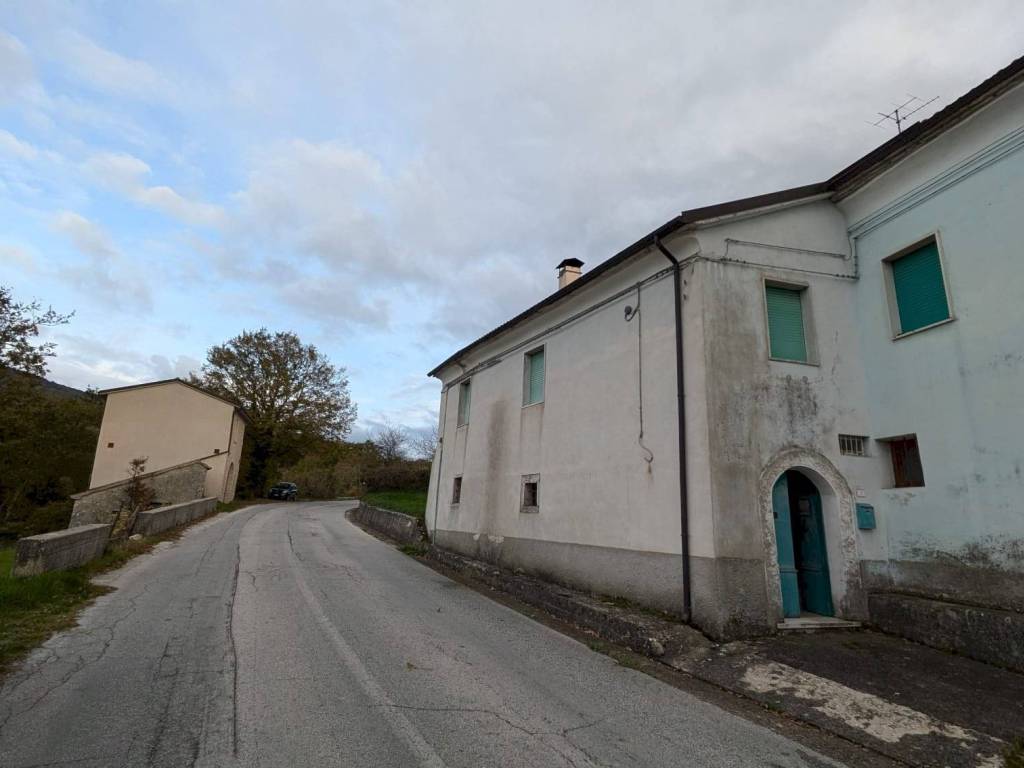 casa indipendente in vendita a Castelpetroso