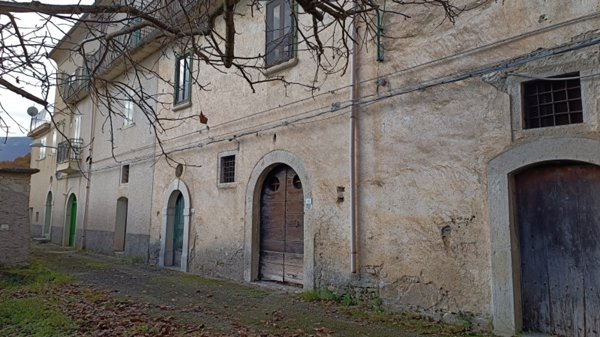 casa indipendente in vendita a Castelpetroso in zona Camere