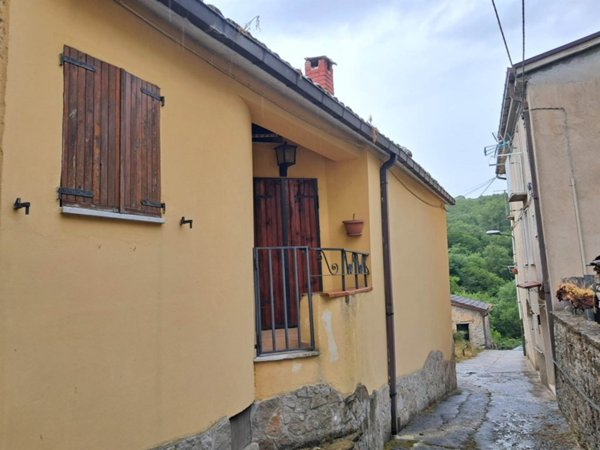 appartamento in vendita a Castelpetroso in zona Camere