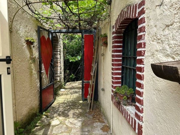casa indipendente in vendita a Castelpetroso in zona Indiprete