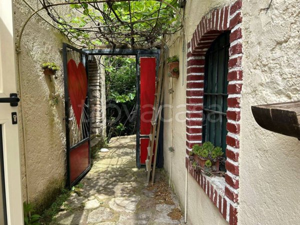 casa indipendente in vendita a Castelpetroso in zona Indiprete