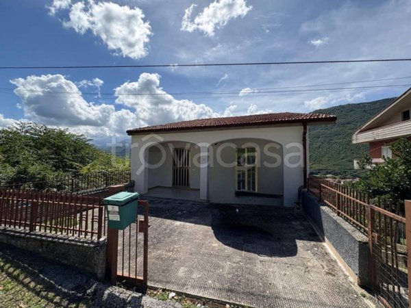 casa indipendente in vendita a Castelpetroso in zona Indiprete