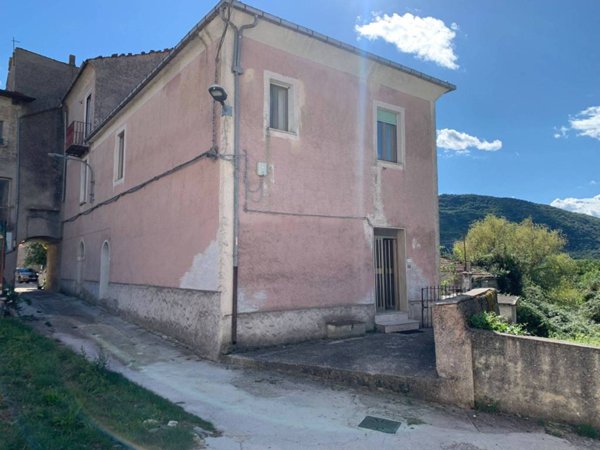 casa indipendente in vendita a Castelpetroso in zona Guasto