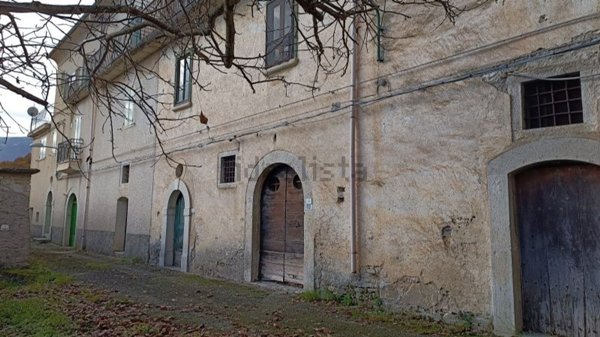 casa indipendente in vendita a Castelpetroso in zona Camere