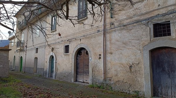 negozio in vendita a Castelpetroso in zona Camere