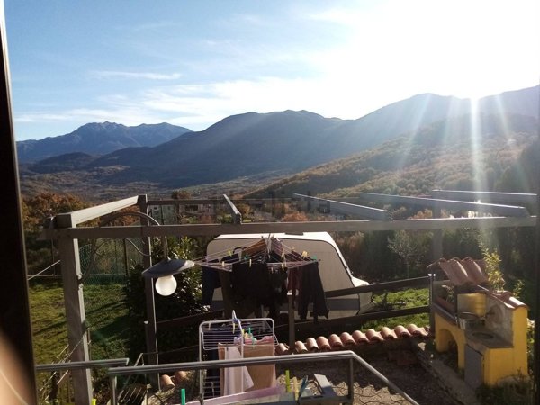 casa indipendente in vendita a Castelpetroso in zona Camere