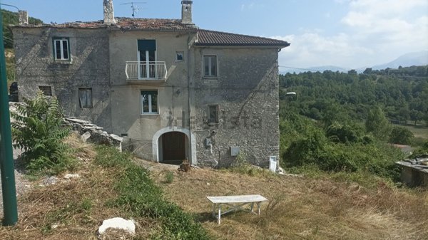 appartamento in vendita a Castelpetroso in zona Camere