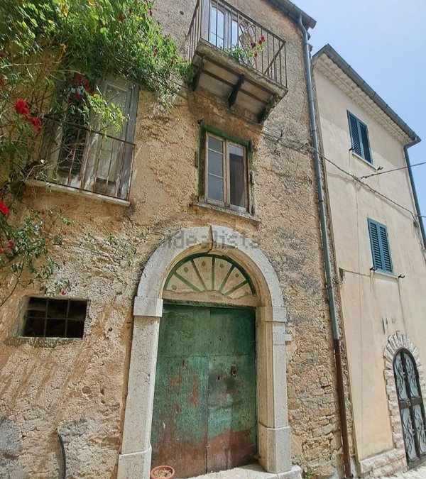 pentavano in vendita a Castelpetroso in zona Indiprete