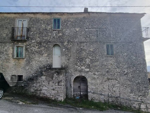 casa indipendente in vendita a Castelpetroso in zona Casale