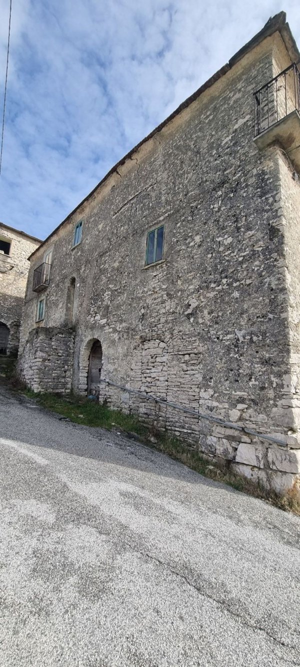 casa semindipendente in vendita a Castelpetroso in zona Casale